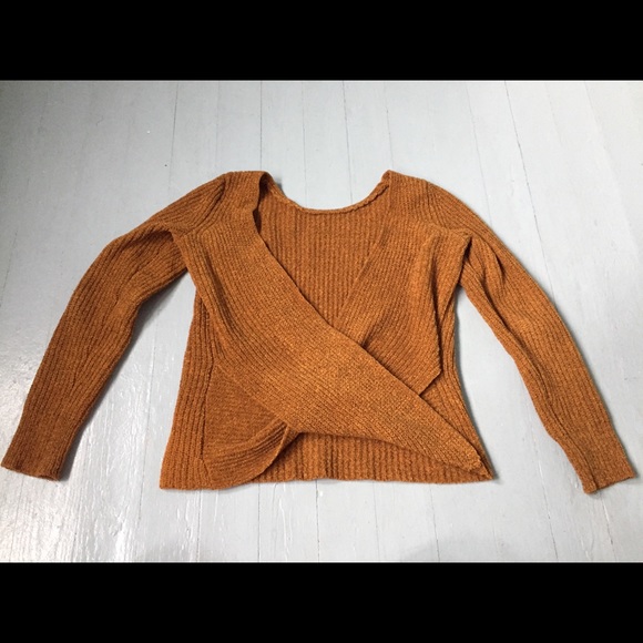 💘💘 American Eagle small cross-back sweater - Picture 1 of 3